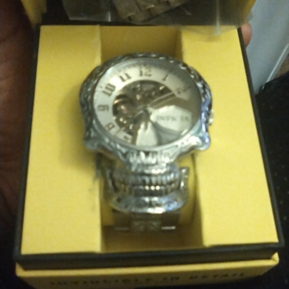 Brand new never worn Invicta big face skull watch - Picture 3 of 4